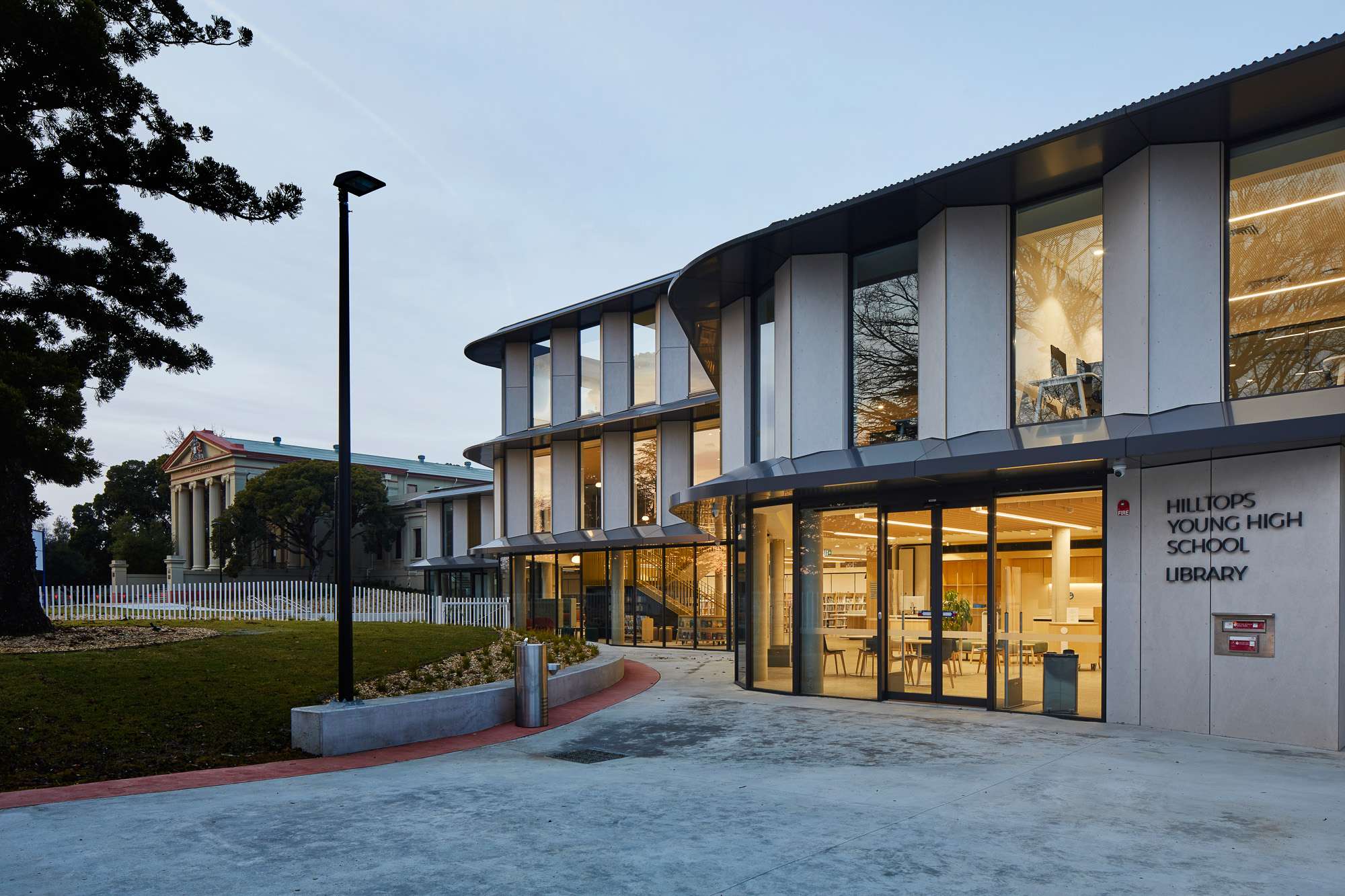 Hilltops Young HS Library_Martin Mischkulnig_Screen_02